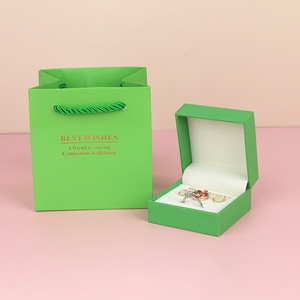 Boîte à bijoux carrée de luxe EVERWIN, boîte cadeau avec doublure en coton, emballage de rangement de bijoux haut de gamme pour bague, boucles d'oreilles, pendentif, collier - Product Image 5