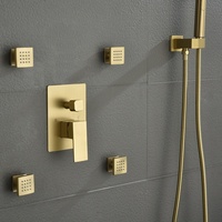 Ensemble de douche mural en laiton brossé doré avec robinet à cartouche céramique et pommeau de douche à jet doux pour usage hôtelier
