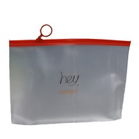 Vente en gros de sacs de rangement pour le maquillage en plastique PVC givré anneau fermeture éclair créatif personnalisé logo impression mode sacs à cosmétiques étuis