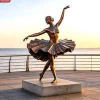 Sculpture YOUFINE grandeur nature en bronze antique de ballerine, statue métallique de danseuse érigeant sa jupe tutu, pour la décoration de la plage, de la place publique ou du parc