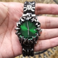 Montre à quartz OEM Y2K avec lunette flamme tête de mort, boîtier sculpté en alliage, cadran soleil, date, bracelet sculpté, logo personnalisé, MOQ 50