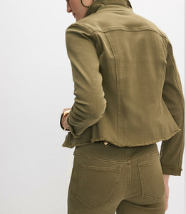 Ensemble 2 pièces en jean vert olive pour femme – Veste courte style camionneur et pantalon évasé taille haute, texture denim intemporelle - Product Image 4