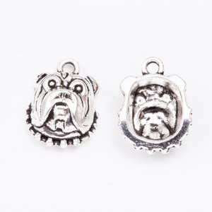 Pendentif en alliage de zinc en forme de tête de bouledogue cloutée pour la fabrication de cadeaux pour les amoureux des animaux - Product Image 2