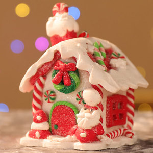 Set di Ornamenti Decorativi Natalizi a Forma di Casetta di Pan di Zenzero e Caramelle con LED, Accessorio da Appendere all'Albero di Natale con Cordino - Product Image 1