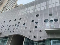 Panneaux métalliques de mur en aluminium intérieur de centre commercial Pvdf personnalisés Fabricant de murs extérieurs revêtus de feuilles perforées en aluminium