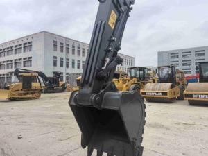 Excavatrice sur chenilles Hyundai R220-9S d'occasion, 21,9 tonnes, avec moteur Cummins, hydraulique HYUNDAI, 100-3000 heures, construction durable - Product Image 5