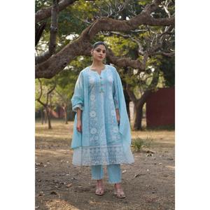 Vente flash : Ensemble Anarkali brodé pour femme avec pantalon droit et dupatta doux, idéal pour les occasions festives et décontractées - Product Image 4