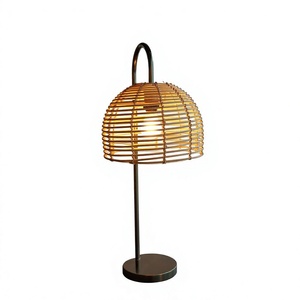 Lámpara de Escritorio Minimalista Tradicional, Base de Metal, Pantalla de Ratán, Recubrimiento en Polvo, Luz Cálida Amarilla, E26 E27, Uso Interior, Lumetal Vietnam - Product Image 1