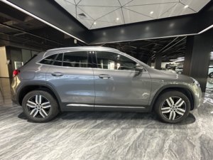 Mercedes-Benz EQA 260 SUV Eléctrico 2021 Usado para Exportación, Volante a la Izquierda, Asientos de Cuero, Interior Oscuro, Neumáticos R18, 7 Plazas, Techo Solar - Product Image 4