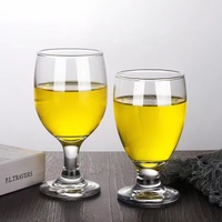 Vente en gros gobelet en verre à vin chaud avec logo personnalisé soufflé à la main pour les fêtes de famille ou les mariages
