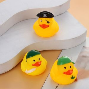 Jouet promotionnel personnalisé en PVC, canard en caoutchouc, jouets aquatiques pour enfants, jouets de bain imprimés en gros, adaptés aux tout-petits - Product Image 3