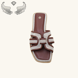 Vendita Diretta di Ciabatte da Donna alla Moda con Suola Piatta, Antiscivolo e Resistenti all'Usura, Provenienti dal Portogallo - Product Image 6