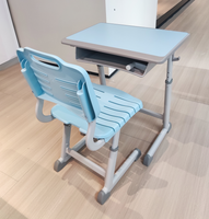 Cómodas mesas y sillas azules de plástico de un solo asiento para niños, juego de escritorio y sillas de entrenamiento para estudiantes de escuela