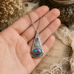 Collana con Ciondolo a Forma di Triangolo di Colore Viola, Design Creativo per Donne - Product Image 4