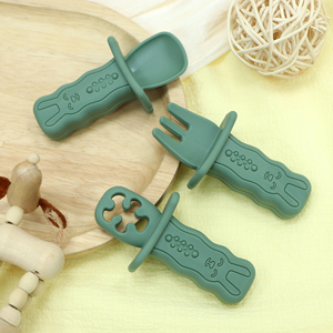 Juego <span class=keywords><strong>de</strong></span> 3 cucharas <span class=keywords><strong>de</strong></span> silicona <span class=keywords><strong>para</strong></span> bebé, cucharas <span class=keywords><strong>de</strong></span> entrenamiento <span class=keywords><strong>de</strong></span> punta suave <span class=keywords><strong>para</strong></span> niños pequeños, en tres estilos diferentes, perfecto <span class=keywords><strong>para</strong></span> nuevos padres - Product Image 3