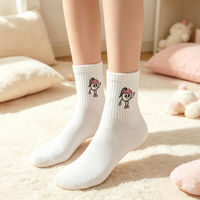 Chaussettes en coton avec logo brodé personnalisé OEM, chaussettes de sport pour femmes de haute qualité avec design brodé personnalisé