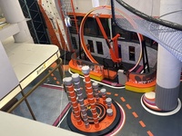 Parque de Aventuras Deportivo Interior Moderno para Niños con Gran Tobogán y Zona de Comedor