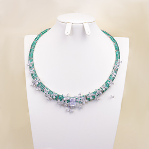 Collar Chucky de Lujo Hecho a Mano con Diseño Floral de Circonitas Completamente Pavimentadas, Estilo Real Vintage - Product Image 5