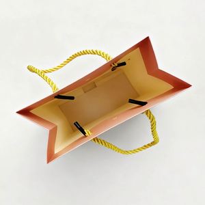 Sac de vente au détail personnalisé en papier kraft recyclé à livraison rapide, OEM, pour centres commerciaux et supermarchés - Product Image 1
