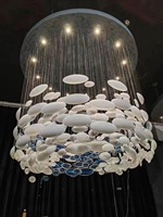 Ornement aérien personnalisé hôtel hall villa plafond décoration lustre en verre créatif doré dinosaure en forme d'oeuf suspension