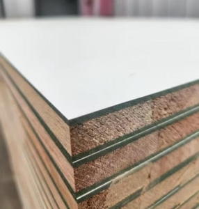 Tablero de bloque laminado de <span class=keywords><strong>melamina</strong></span> de 18mm/tablero de bloques <span class=keywords><strong>Color</strong></span> <span class=keywords><strong>madera</strong></span> blanca E0 E1 Pino Malaca Núcleo de álamo para muebles de gabinete Armario - Product Image 2