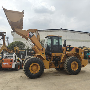 Chargeuse sur pneus d'occasion Cat 966L, faible nombre d'heures, d'origine japonaise, modèle classique robuste, efficace pour les carrières et la construction. - Product Image 1