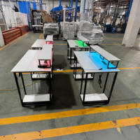 Bureau de travail gaming moderne en métal avec LED, rangement intégré, design durable et peu encombrant, surface en bois, montage facile