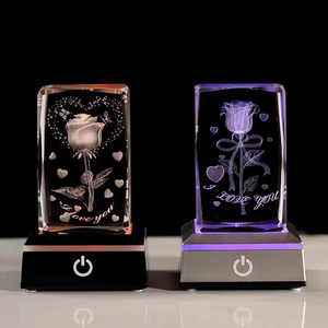 Cubo di Cristallo 5*5*8 con Base Luminosa LED, Souvenir per San Valentino, Blocco Solido in Cristallo K9 per Incisione Laser, Ideale per Regali - Product Image 3