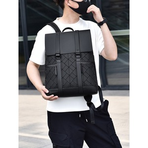 Mochila Acolchada con Solapa Elegante y de Gran Capacidad para Hombre, Bolso Casual para Viajes y Desplazamientos Diarios - Product Image 5