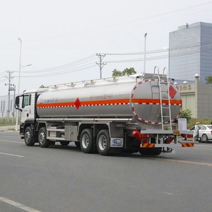 Camion-citerne diesel HOWO TX 8x4 30000L en aluminium pour le transport de marchandises dangereuses et la livraison de carburant - Product Image 3