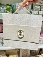 Exquisite Geschenkbox für Kerzen aus recycelten Materialien mit geprägtem Klappdeckel, handgefertigt, Fusion aus Eleganz und Kreativität, unvergessliche Geschenke