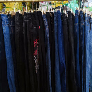 Pantalon en jean d'été d'occasion pour femmes adultes Balles de vêtements usagés - Product Image 5