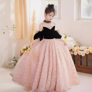 S2130R Nuevo Vestido de Niña de las Flores Negro con Hombro Descubierto, de Malla Brillante y Elegante - Product Image 3