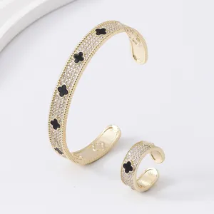 Fashion Clover Jewelry Elegant 18k Gold Bracelets Gift Bangles Womens Korea Style Designed Clover Bangles Jewellery