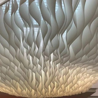 Décoration suspendue de plafond en papier blanc ondulé texturé de luxe pour événements de mariage, restaurants, hôtels et intérieurs commerciaux