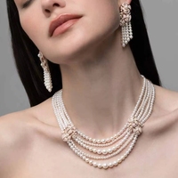 Collier ras de cou en laiton plaqué or 18 carats de luxe avec perles en zircon et motif de fleur rose pour les occasions commémoratives des femmes