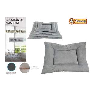 Cuscino per Cani in Velluto Cristallino Grigio con Base Antiscivolo, Letto Premium per Animali Domestici - Product Image 1