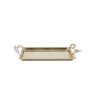 Plateau doré contemporain minimaliste, texture sculpturale, objet d'art pour la cuisine et la salle à manger - Product Image 1
