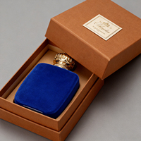 Flacon de parfum carré en verre avec vaporisateur et boîte
