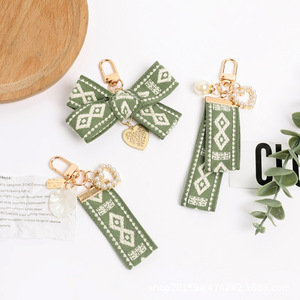 Nouveau modèle tissu porte-clés pendentif créatif frais nœud papillon perle coquille accessoires étui pour écouteurs décoration - Product Image 3