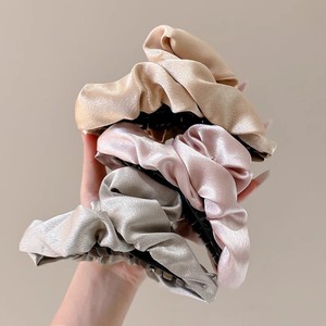 Exquisito clip de tela plisada con brillo de alta gama para primavera y verano, estilo francés, temperamento de influencer, con un toque de alta costura. - Product Image 2