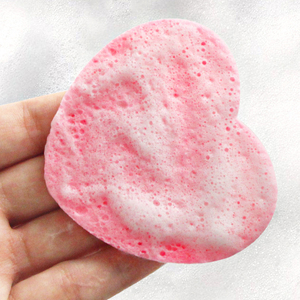 Vente en gros d'éponges faciales compressées Cellulose rose naturelle en forme de coeur masque exfoliant cosmétique de <span class=keywords><strong>spa</strong></span> éponge nettoyante pour le visage - Product Image 4