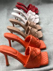 XINZI-Sandalias con logotipo de lluvia personalizadas para mujer, sandalias deslizantes de cuero con diseño de puntera cuadrada de talla grande - Product Image 2