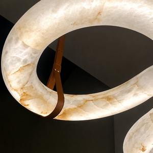 Lustre en albâtre naturel entrelacé avec canopy en laiton et sangle en cuir pour salle à manger, villa, hôtel - Product Image 3