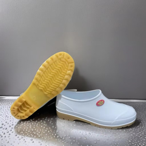 Botas de lluvia Zixi ZX-2036: Impermeables, resistentes al aceite, antideslizantes, calzado protector para cocina, botas de lluvia aptas para uso alimentario. - Product Image 1
