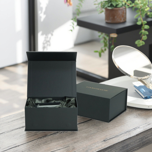 Caja de Regalo de Cartón Rígido Negro Personalizada de Lujo, Estilo Libro, con Cierre Magnético - Product Image 5