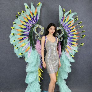 Alas de Samba de Plumas de Avestruz Verde Menta Grandes y Impactantes, Accesorio de Disfraz para Baile, Desfiles y Festivales - Product Image 3