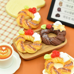 Breloques en résine à dos plat en forme de beignets de Noël, peintes à la main pour accessoires décoratifs DIY, jouets miniatures alimentaires - Product Image 3