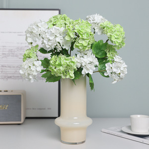 Flores de Hortensia Artificiales Ruilisi, de Plástico y Seda, Blancas, de 3 Cabezas, para Decoración del Hogar, Bodas y Fotografía - Product Image 1