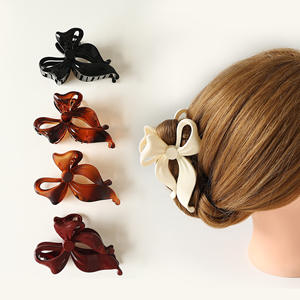 Vente en gros de pinces à cheveux à nœud papillon, grandes pinces à cheveux en plastique mat élégantes pour femmes - Product Image 3